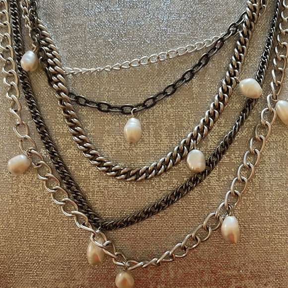 Layered metal and pearl necklace - Picture 3 of 3